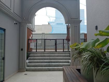 Apartamento Para Alugar com 3 quartos 3 suítes no bairro Meia Praia em Itapema