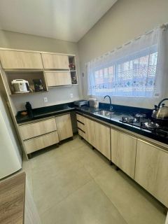 Apartamento Para Alugar com 3 quartos 3 suítes no bairro Centro em Itapema
