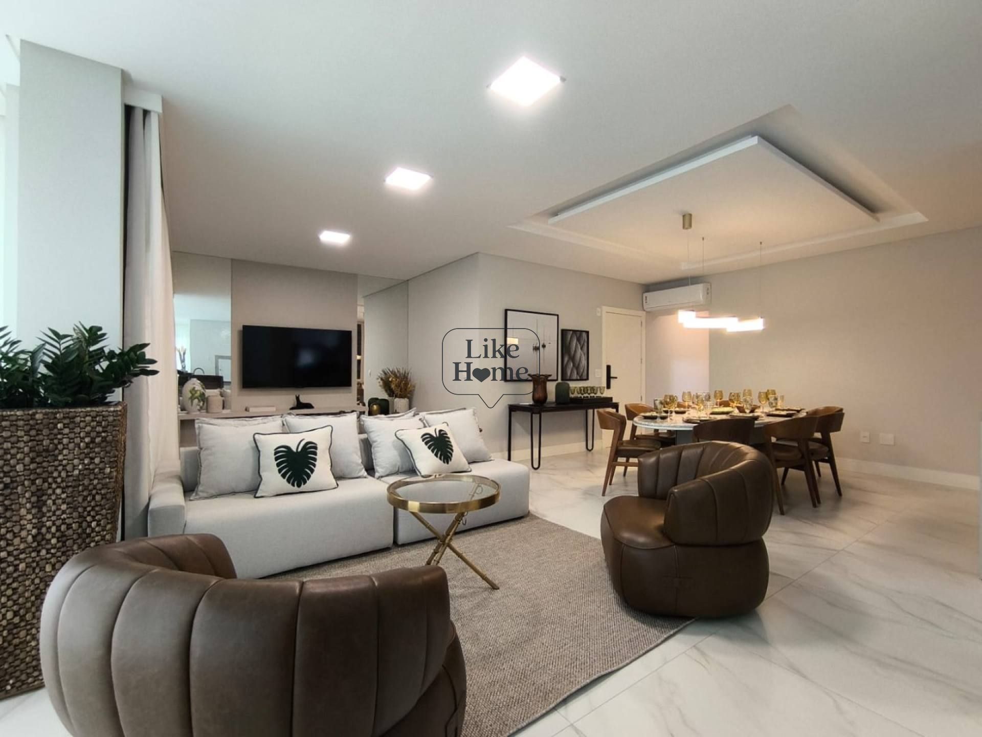 Apartamento Para Alugar com 4 quartos 4 suítes no bairro Meia Praia em Itapema