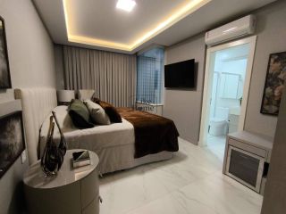 Apartamento Para Alugar com 4 quartos 4 suítes no bairro Meia Praia em Itapema