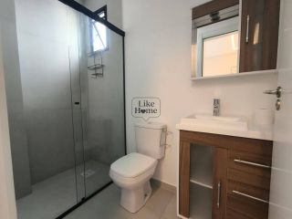 Apartamento Para Alugar com 03 quartos 03 suítes no bairro Meia Praia em Itapema