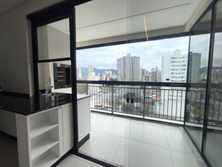 Apartamento Para Alugar com 03 quartos 03 suítes no bairro Meia Praia em Itapema