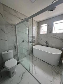 Apartamento Para Vender com 3 quartos 3 suítes no bairro Meia Praia em Itapema