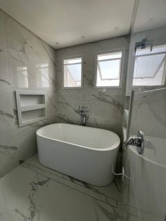 Apartamento Para Vender com 3 quartos 3 suítes no bairro Meia Praia em Itapema