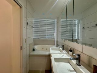 Apartamento Para Alugar com 5 quartos 5 suítes no bairro Meia Praia em Itapema