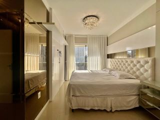 Apartamento Para Alugar com 5 quartos 5 suítes no bairro Meia Praia em Itapema