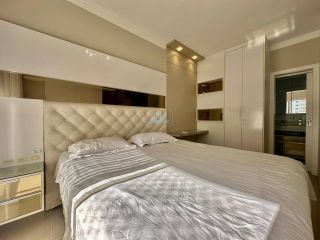 Apartamento Para Alugar com 5 quartos 5 suítes no bairro Meia Praia em Itapema