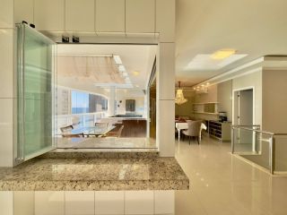 Apartamento Para Alugar com 5 quartos 5 suítes no bairro Meia Praia em Itapema