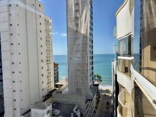 Apartamento Para Alugar com 5 quartos 5 suítes no bairro Meia Praia em Itapema