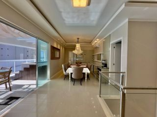 Apartamento Para Alugar com 5 quartos 5 suítes no bairro Meia Praia em Itapema