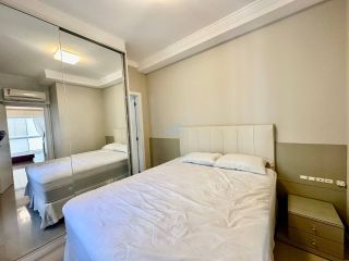 Apartamento Para Alugar com 5 quartos 5 suítes no bairro Meia Praia em Itapema