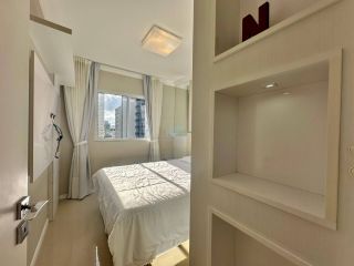 Apartamento Para Alugar com 5 quartos 5 suítes no bairro Meia Praia em Itapema
