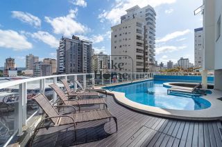 Apartamento Para Alugar com 3 quartos 3 suítes no bairro Meia Praia em Itapema