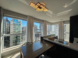 Apartamento Para Alugar com 4 quartos 4 suítes no bairro Meia Praia em Itapema