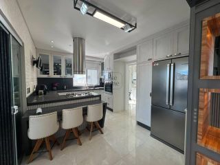 Apartamento Para Alugar com 4 quartos 4 suítes no bairro Meia Praia em Itapema
