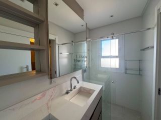 Apartamento Para Alugar com 4 quartos 4 suítes no bairro Meia Praia em Itapema