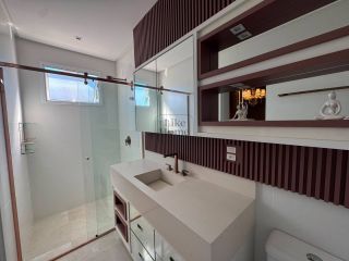 Apartamento Para Alugar com 4 quartos 4 suítes no bairro Meia Praia em Itapema