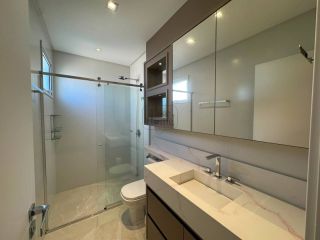 Apartamento Para Alugar com 4 quartos 4 suítes no bairro Meia Praia em Itapema