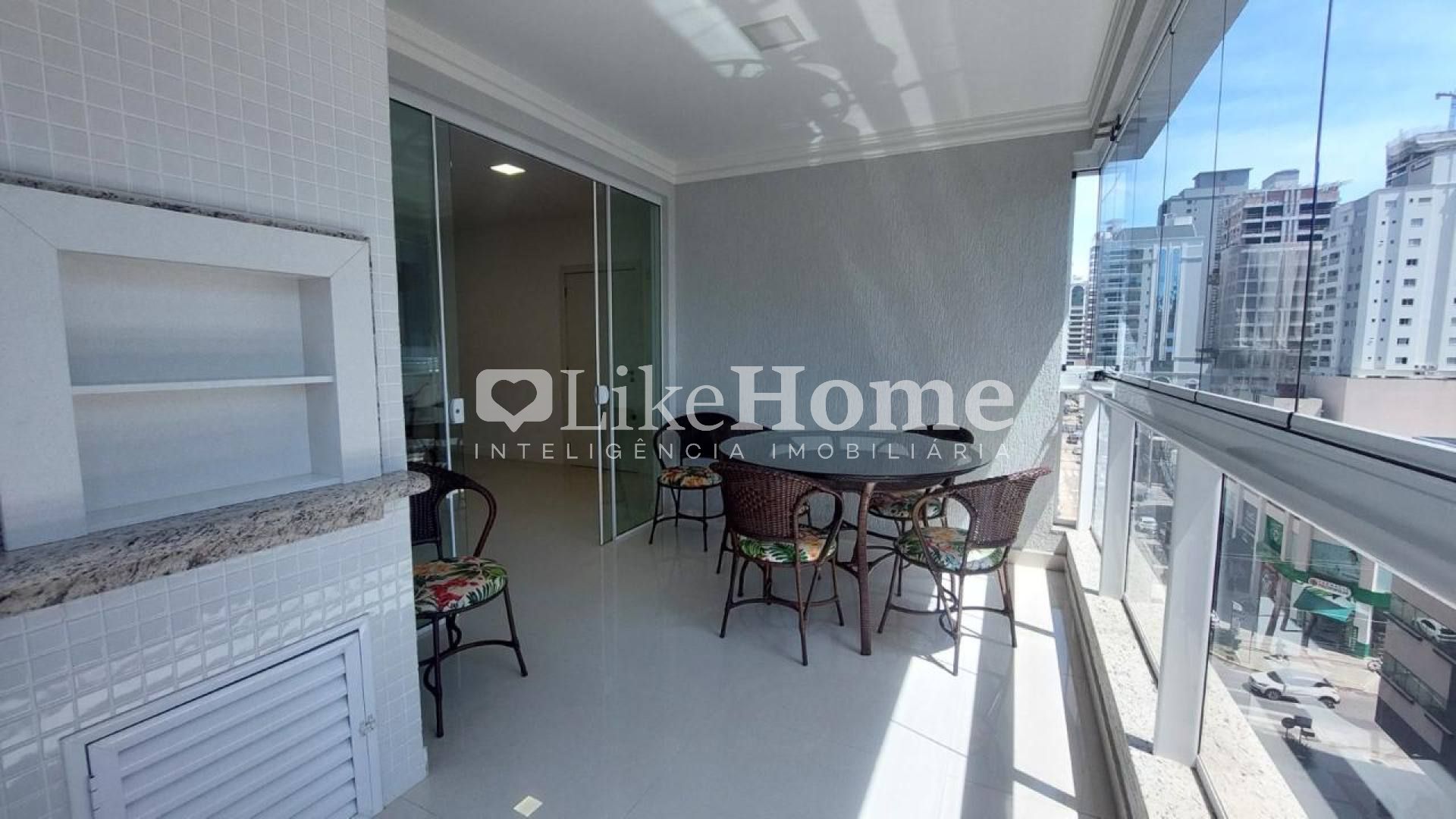 Apartamento Para Alugar com 3 quartos 3 suítes no bairro Meia Praia em Itapema