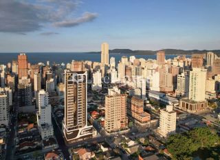Apartamento Para Vender com 4 quartos 4 suítes no bairro Meia Praia em Itapema