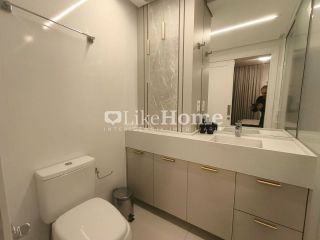 Apartamento Para Alugar com 03 quartos 03 suítes no bairro Meia Praia em Itapema vista livre para o mar.