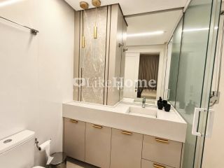 Apartamento Para Alugar com 03 quartos 03 suítes no bairro Meia Praia em Itapema vista livre para o mar.