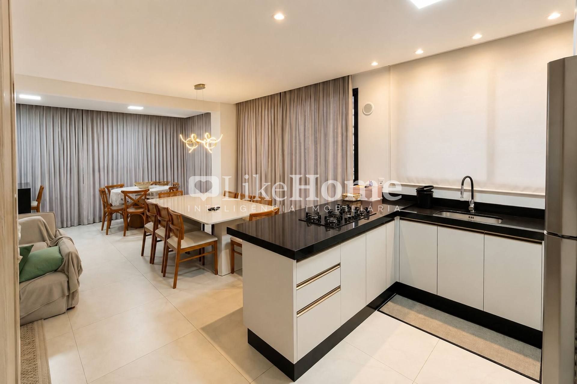 Apartamento Para Alugar com 3 quartos 3 suítes no bairro Meia Praia em Itapema