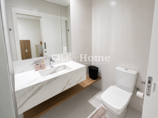 Apartamento Para Alugar com 3 quartos 3 suítes no bairro Meia Praia em Itapema