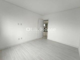 Apartamento Para Alugar com 3 quartos 3 suítes no bairro Meia Praia em Itapema