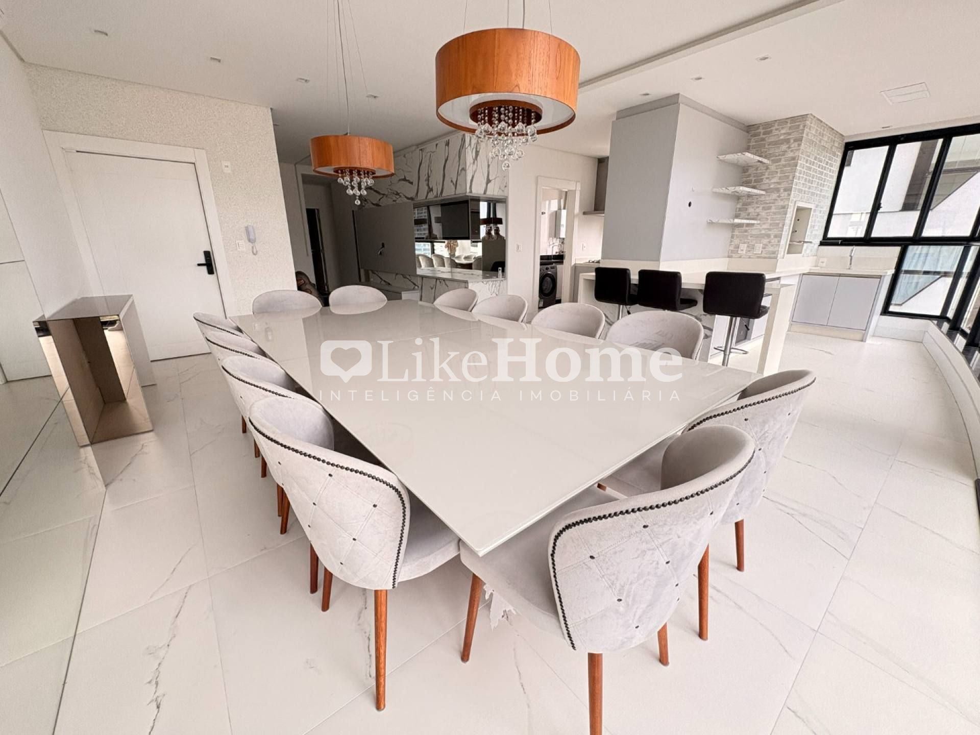 Apartamento Para Vender com 3 quartos 3 suítes no bairro Meia Praia em Itapema