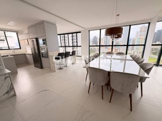 Apartamento Para Vender com 3 quartos 3 suítes no bairro Meia Praia em Itapema