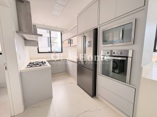 Apartamento Para Vender com 3 quartos 3 suítes no bairro Meia Praia em Itapema