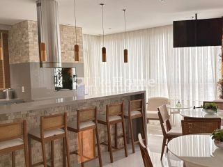 Apartamento Para Vender com 3 quartos 3 suítes no bairro Meia Praia em Itapema