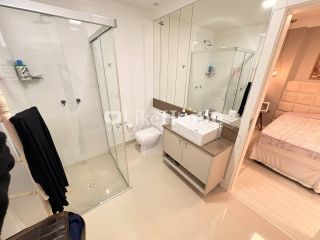Apartamento Para Vender com 3 quartos 3 suítes no bairro Meia Praia em Itapema