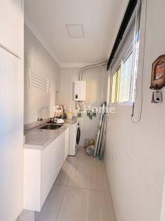 Apartamento Para Vender com 3 quartos 3 suítes no bairro Meia Praia em Itapema