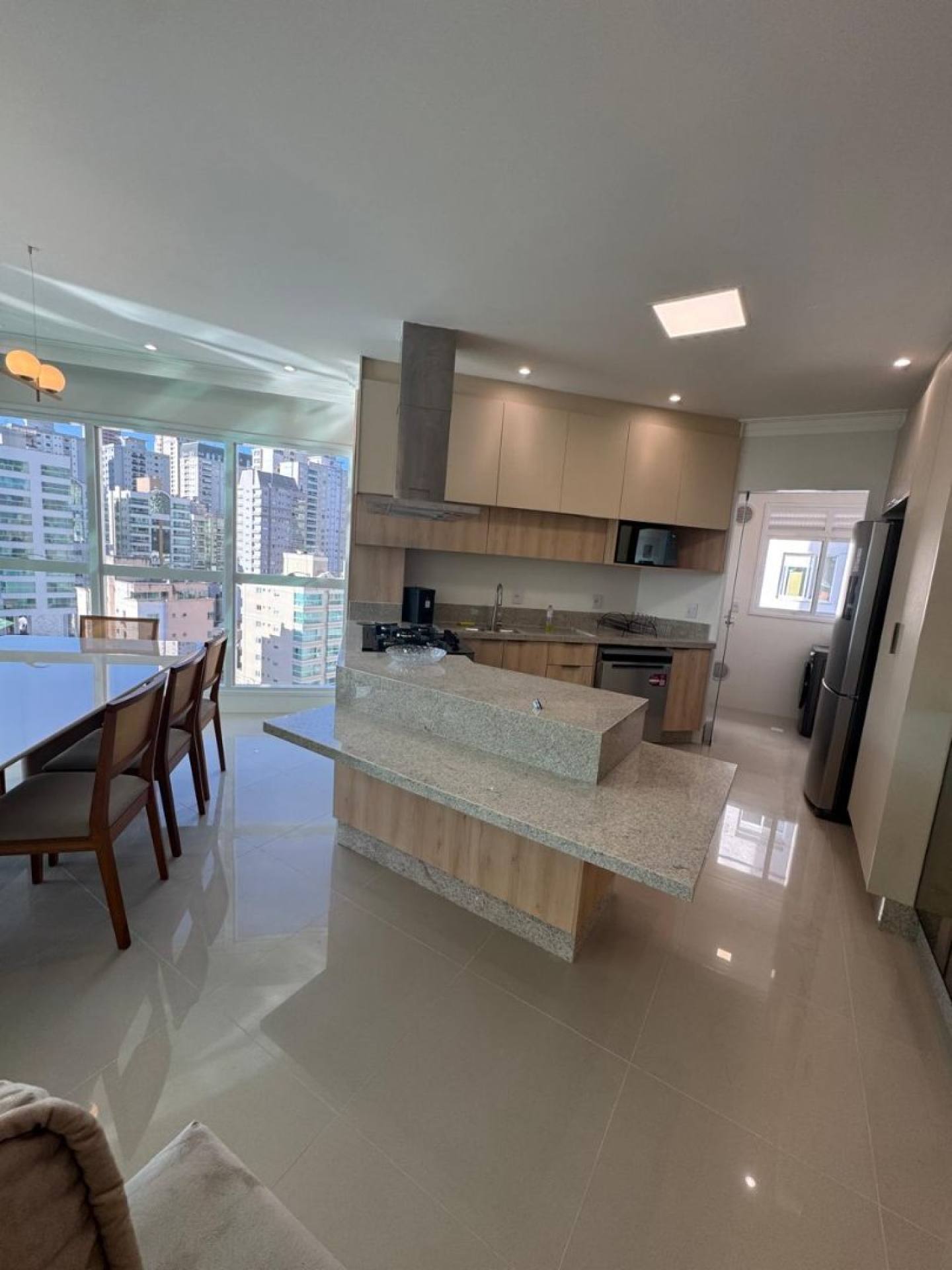 Apartamento Para Temporada com 3 quartos 3 suítes no bairro Castelo Branco em Itapema