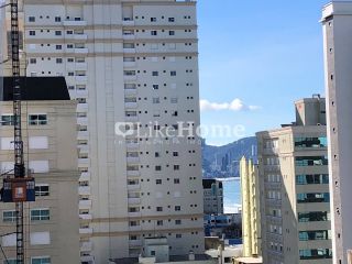Cobertura duplex para temporada quadra mar em Meia Praia, Itapema, 5 suítes, jacuzzi, elevador privativo, até 16 pessoas