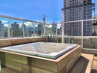 Cobertura duplex para temporada quadra mar em Meia Praia, Itapema, 5 suítes, jacuzzi, elevador privativo, até 16 pessoas