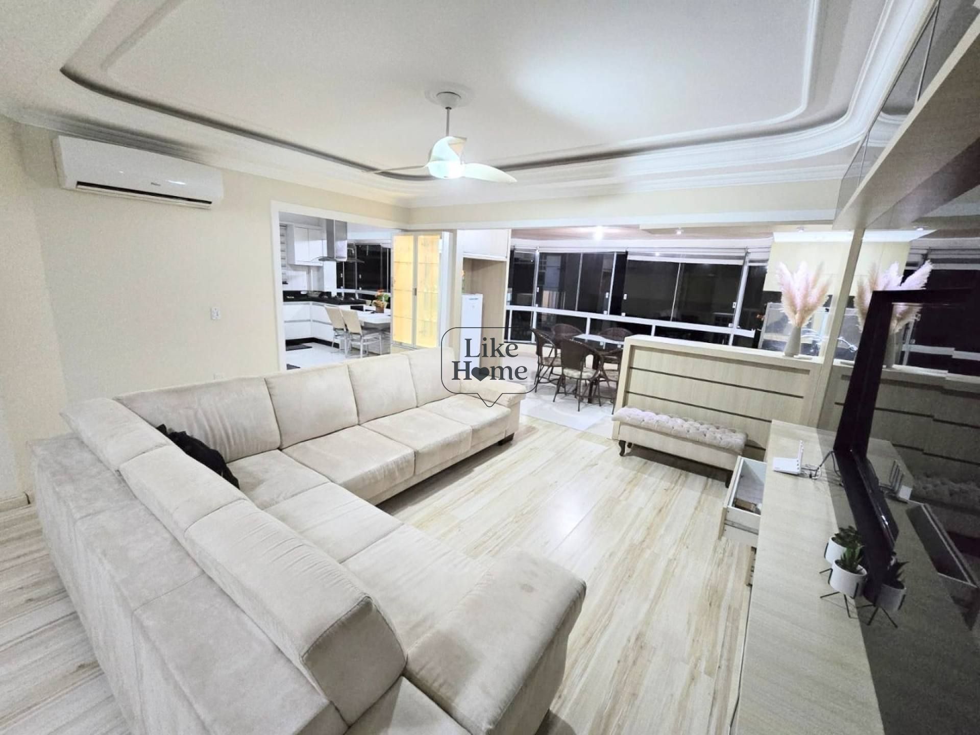 Apartamento Para Temporada com 4 quartos 2 suítes no bairro Meia Praia em Itapema