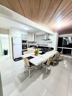 Apartamento Para Temporada com 4 quartos 2 suítes no bairro Meia Praia em Itapema