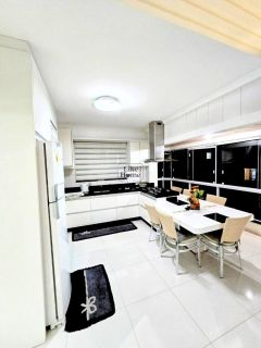 Apartamento Para Temporada com 4 quartos 2 suítes no bairro Meia Praia em Itapema