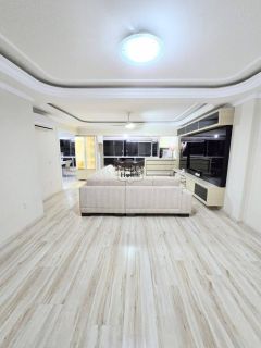 Apartamento Para Temporada com 4 quartos 2 suítes no bairro Meia Praia em Itapema