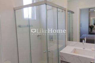 Apartamento para temporada quadra mar, a 70 m da praia em Meia Praia, Itapema, 4 suítes, churrasqueira, até 10 pessoas