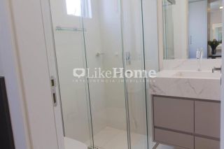 Apartamento para temporada quadra mar, a 70 m da praia em Meia Praia, Itapema, 4 suítes, churrasqueira, até 10 pessoas