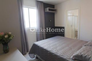 Apartamento para temporada quadra mar, a 70 m da praia em Meia Praia, Itapema, 4 suítes, churrasqueira, até 10 pessoas
