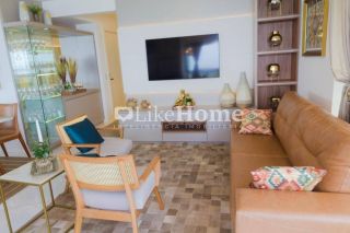 Apartamento para temporada quadra mar, a 70 m da praia em Meia Praia, Itapema, 4 suítes, churrasqueira, até 10 pessoas