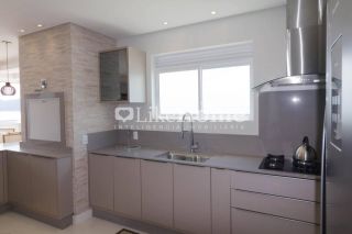 Apartamento para temporada quadra mar, a 70 m da praia em Meia Praia, Itapema, 4 suítes, churrasqueira, até 10 pessoas