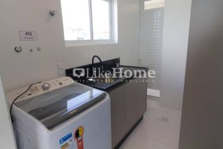 Apartamento para temporada quadra mar, a 70 m da praia em Meia Praia, Itapema, 4 suítes, churrasqueira, até 10 pessoas