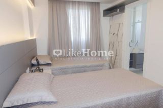 Apartamento para temporada quadra mar, a 70 m da praia em Meia Praia, Itapema, 4 suítes, churrasqueira, até 10 pessoas