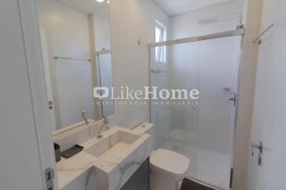 Apartamento para temporada quadra mar, a 70 m da praia em Meia Praia, Itapema, 4 suítes, churrasqueira, até 10 pessoas